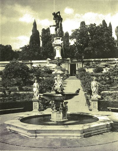 The Hercules Fountain.