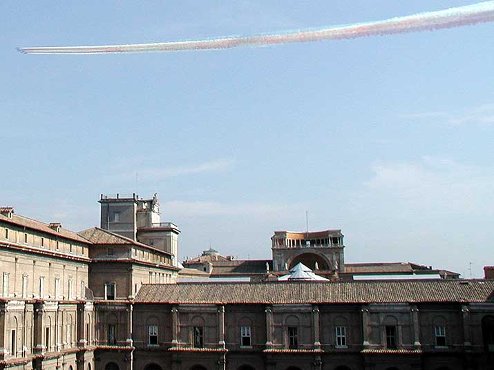 Photo of Vatican courtyard - flyover