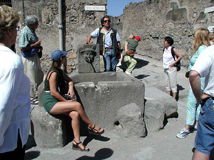 Guide in Pompeii